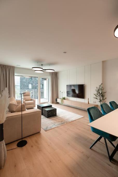 Henry's Appt With A Private 413 - Shared Kitchen * Luxemburg